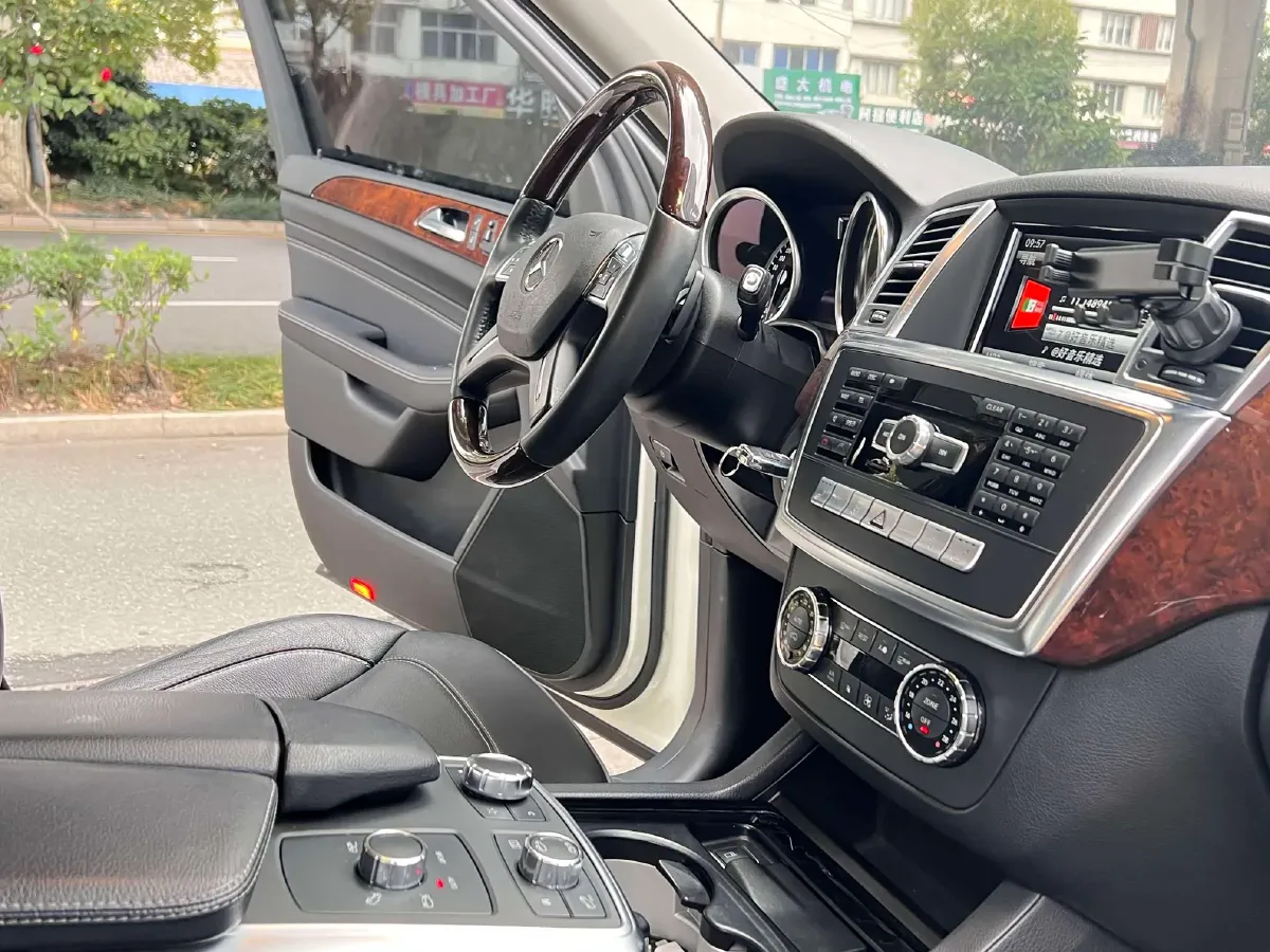 2012 Mercedes-Benz M Class 3.5L 306HP V6 7AT,autocango,china used car exporter,china ev exporter,chinese used car exporter,chinese used ev exporter