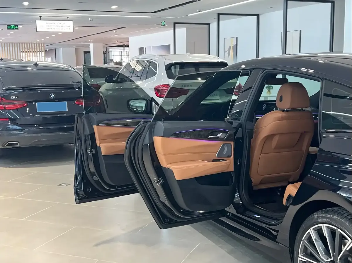 2024 BMW 6 Series GT 2.0T 245HP L4 8AT,autocango,china used car exporter,china ev exporter,chinese used car exporter,chinese used ev exporter