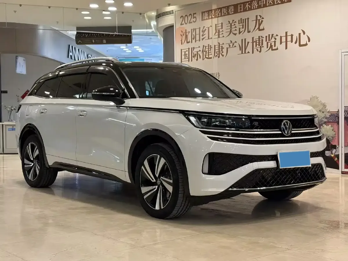 2023 Volkswagen Tavendor 2.0T 220HP L4 7DCT,autocango,china used car exporter,china ev exporter,chinese used car exporter,chinese used ev exporter