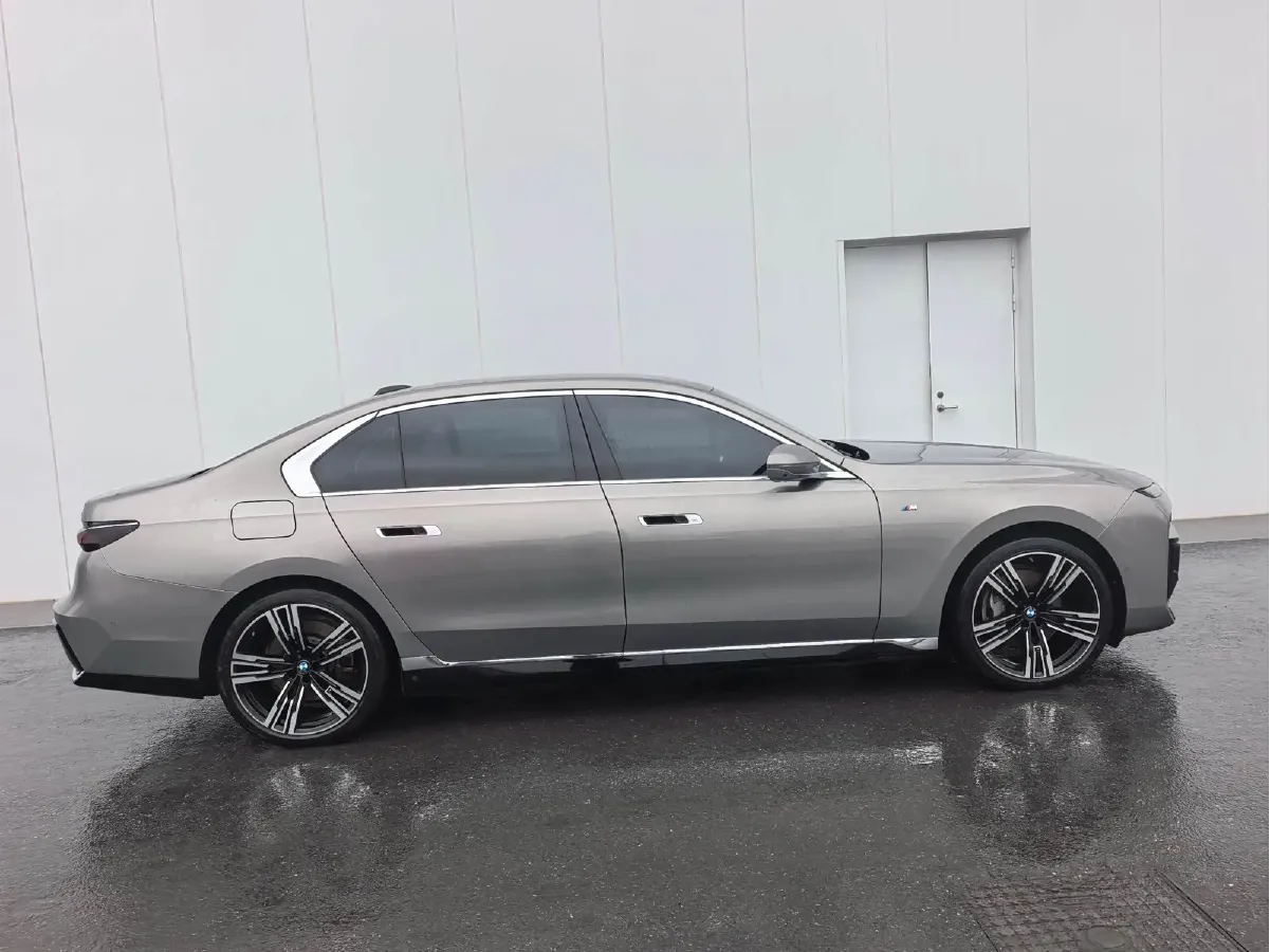 2023 BMW i7 BEV 101.7KWH,autocango,china used car exporter,china ev exporter,chinese used car exporter,chinese used ev exporter