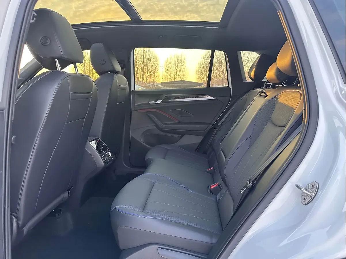 2024 Volkswagen Tiguan L 2.0T 186HP L4 7DCT,autocango,china used car exporter,china ev exporter,chinese used car exporter,chinese used ev exporter