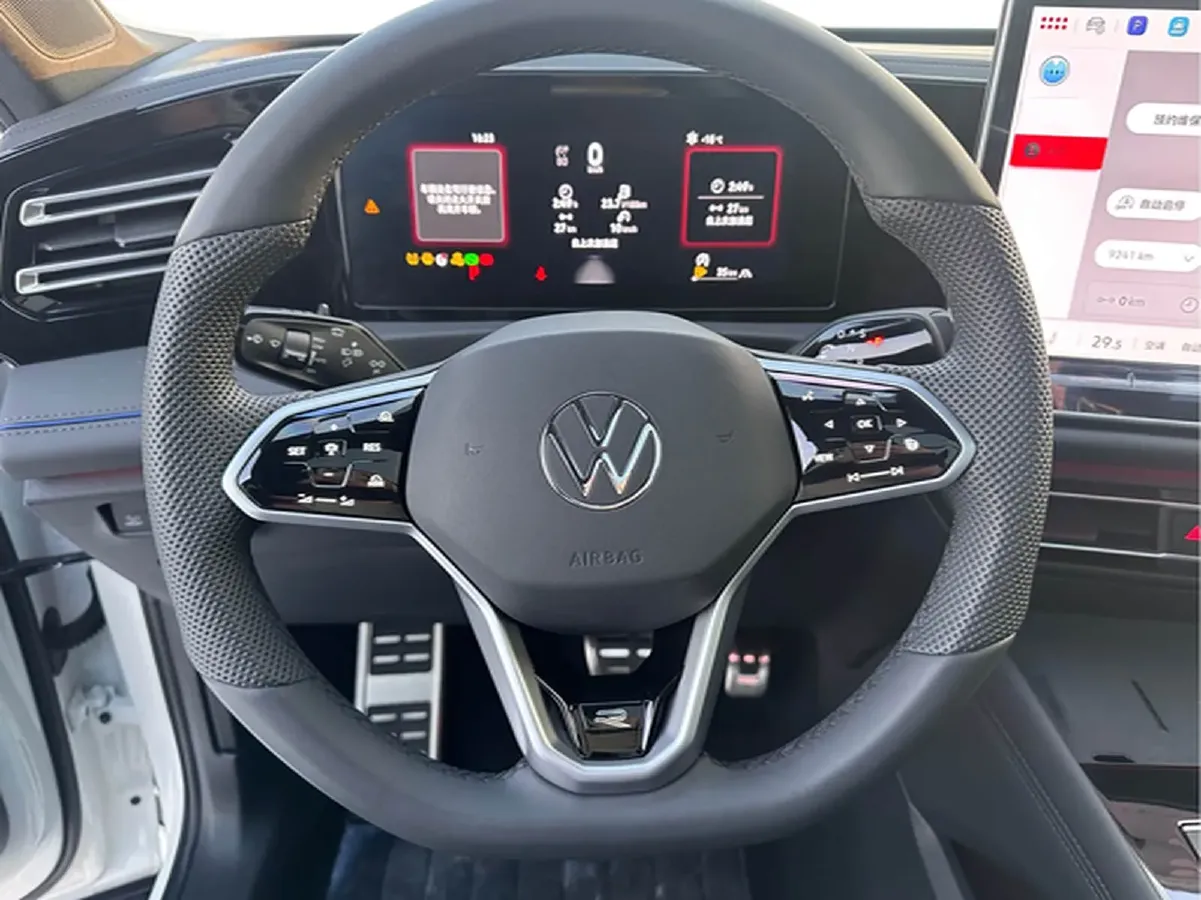 2024 Volkswagen Tiguan L 2.0T 186HP L4 7DCT,autocango,china used car exporter,china ev exporter,chinese used car exporter,chinese used ev exporter