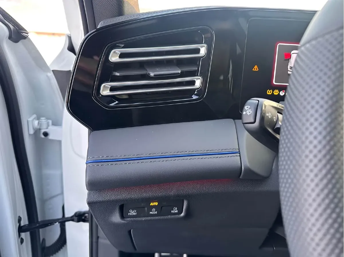 2024 Volkswagen Tiguan L 2.0T 186HP L4 7DCT,autocango,china used car exporter,china ev exporter,chinese used car exporter,chinese used ev exporter