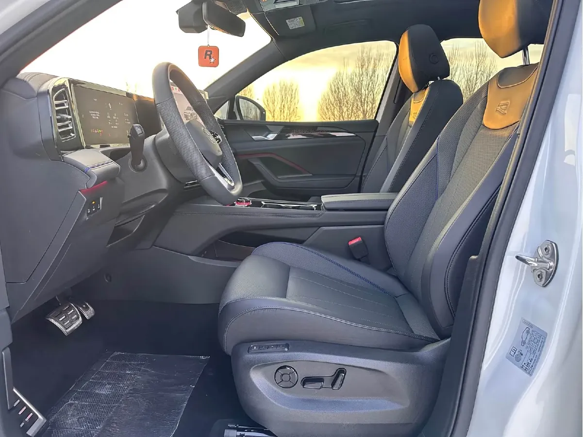 2024 Volkswagen Tiguan L 2.0T 186HP L4 7DCT,autocango,china used car exporter,china ev exporter,chinese used car exporter,chinese used ev exporter