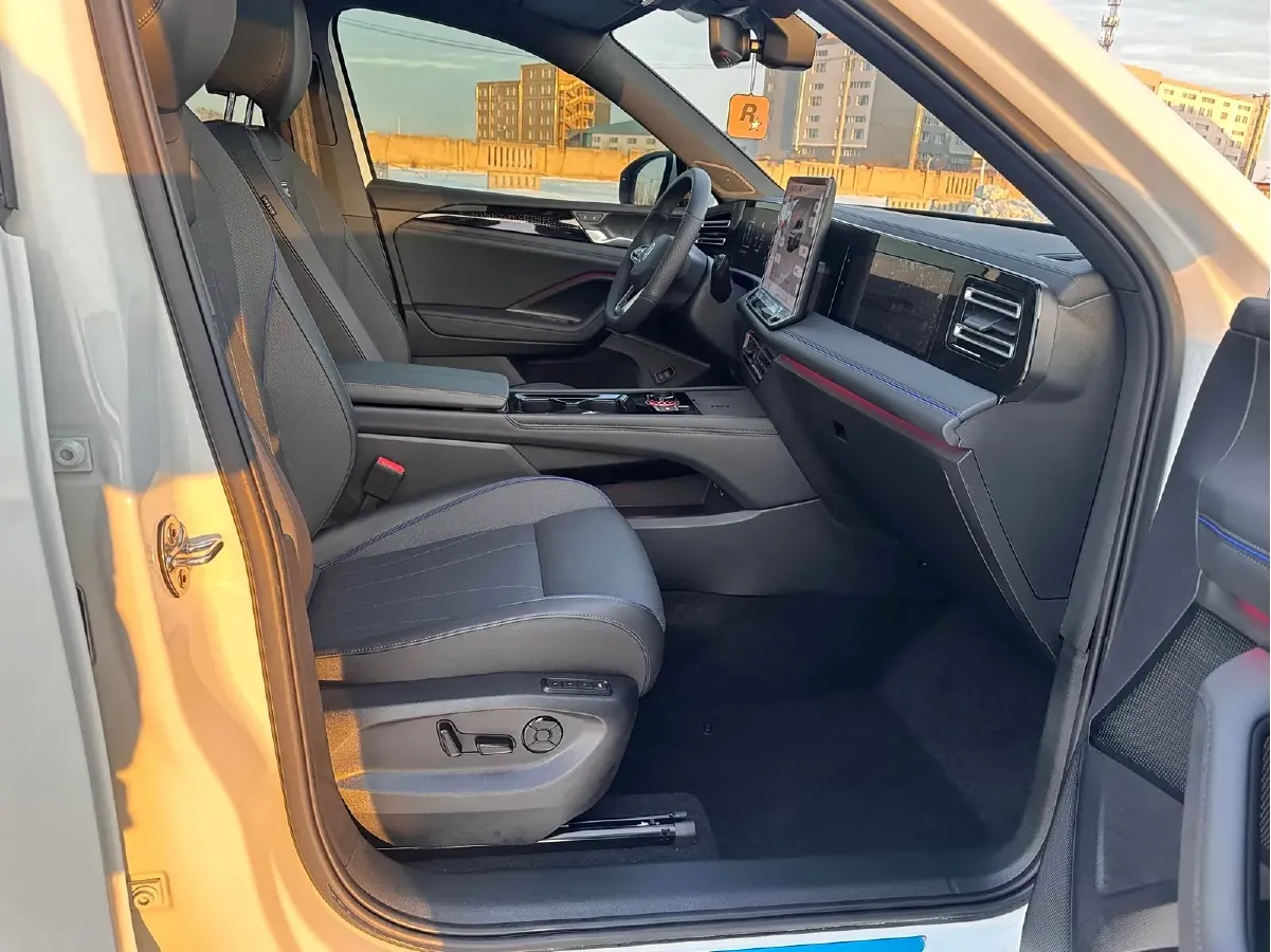 2024 Volkswagen Tiguan L 2.0T 186HP L4 7DCT,autocango,china used car exporter,china ev exporter,chinese used car exporter,chinese used ev exporter