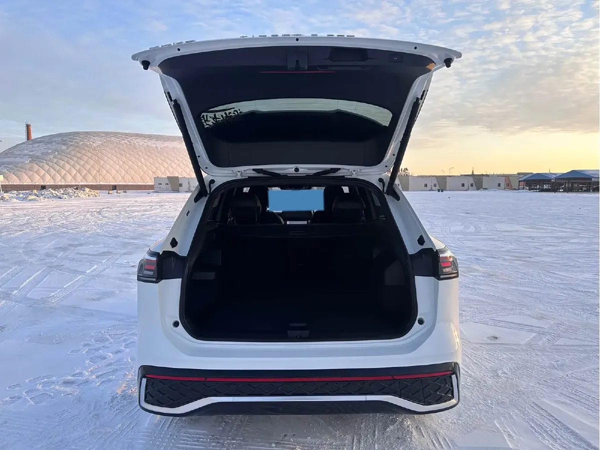 2024 Volkswagen Tiguan L 2.0T 186HP L4 7DCT,autocango,china used car exporter,china ev exporter,chinese used car exporter,chinese used ev exporter