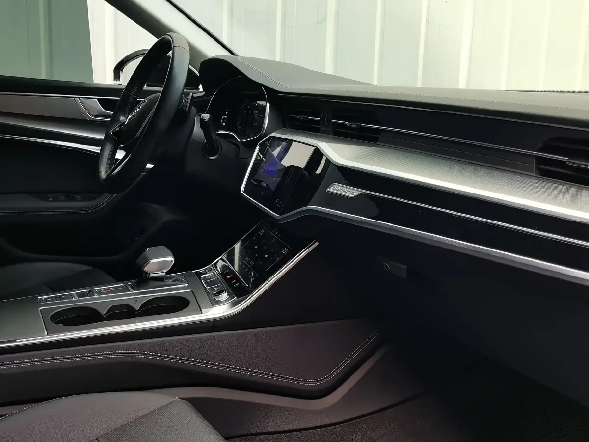 2024 Audi A6 3.0T 340HP V6 7DCT,autocango,china used car exporter,china ev exporter,chinese used car exporter,chinese used ev exporter