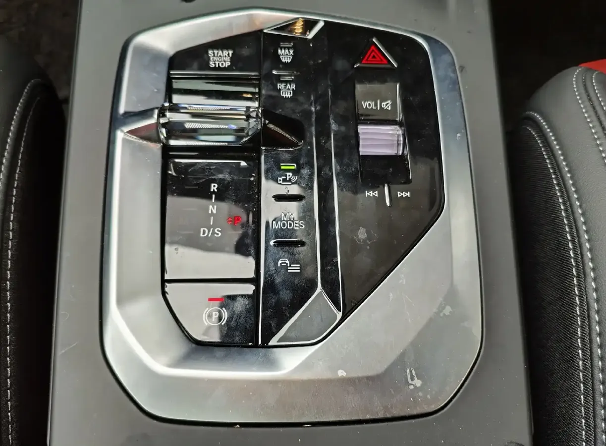 2025 BMW 2.0T 300HP L4 7DCT,autocango,china used car exporter,china ev exporter,chinese used car exporter,chinese used ev exporter