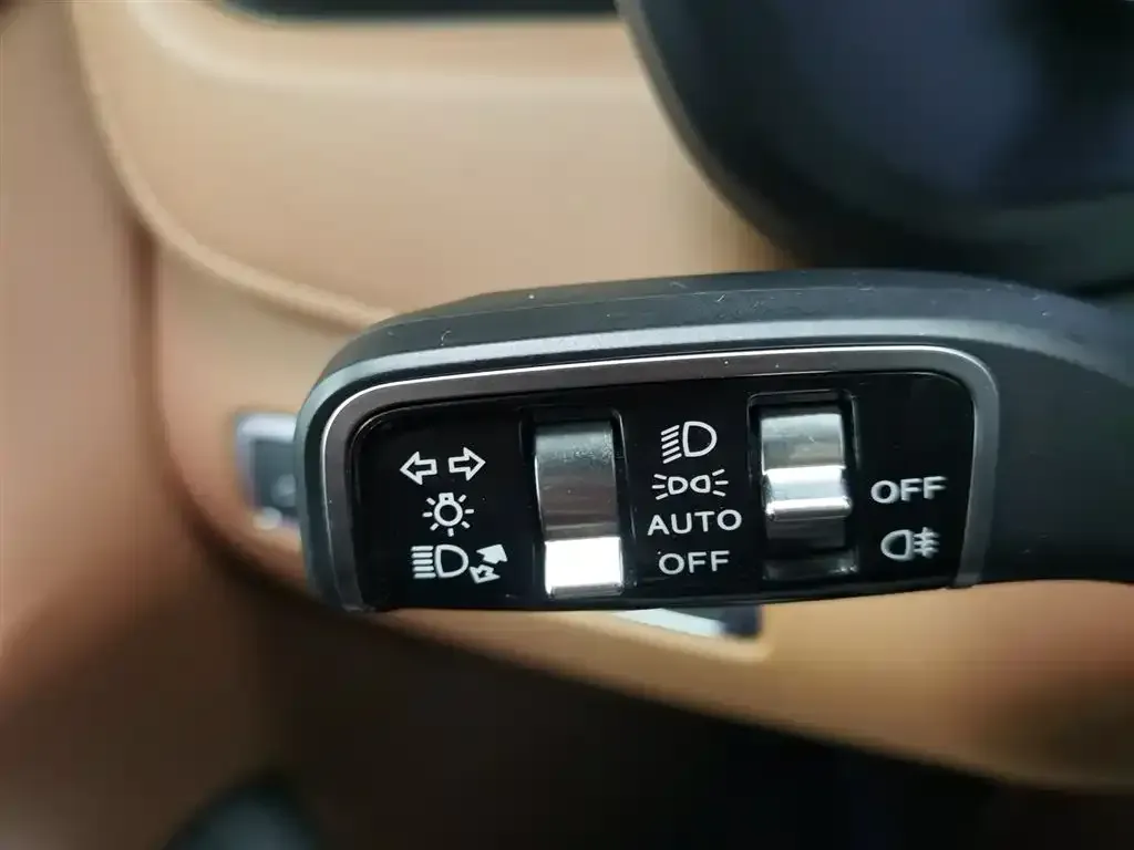 2023 HongQi HQ9 2.0T 252HP L4 8AT,autocango,china used car exporter,china ev exporter,chinese used car exporter,chinese used ev exporter