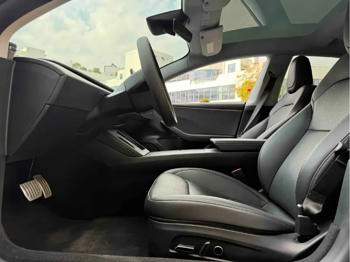 2025 Tesla Model 3 BEV 62.5KWH,autocango,china used car exporter,china ev exporter,chinese used car exporter,chinese used ev exporter