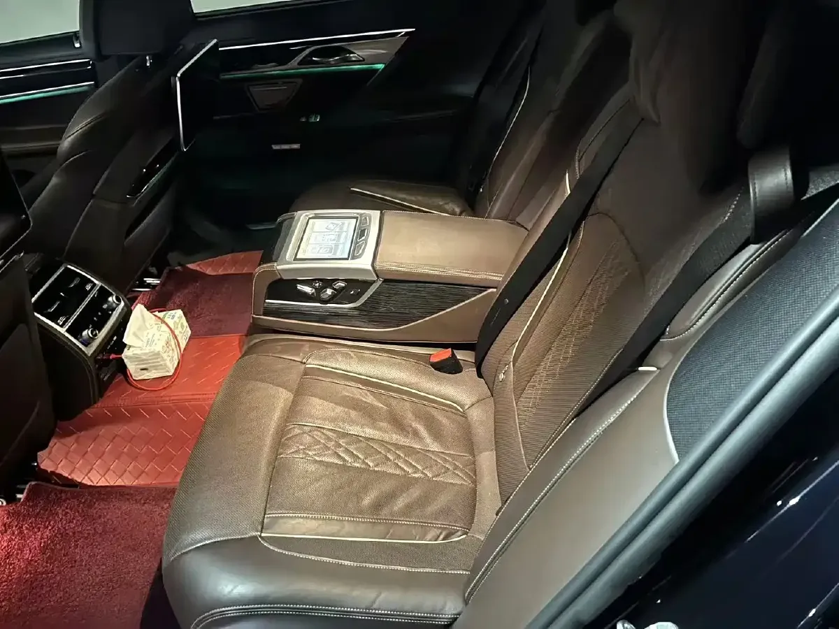 2018 BMW 7 Series 3.0T 326HP L6 8AT,autocango,china used car exporter,china ev exporter,chinese used car exporter,chinese used ev exporter