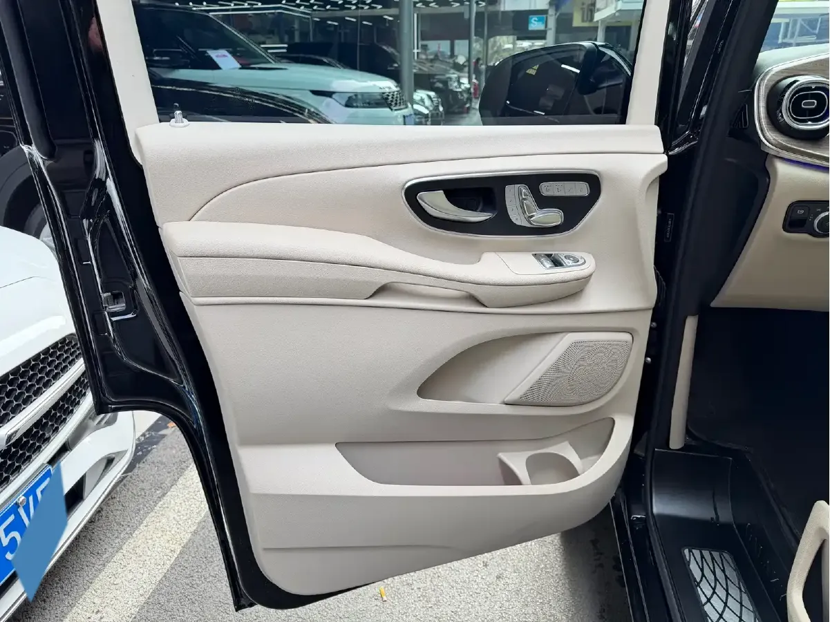 2024 Mercedes-Benz V Class 2.0T 231HP L4 9AT,autocango,china used car exporter,china ev exporter,chinese used car exporter,chinese used ev exporter