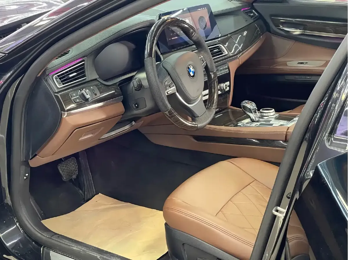 2011 BMW 7 Series 3.0L 258HP L6 6AT,autocango,china used car exporter,china ev exporter,chinese used car exporter,chinese used ev exporter