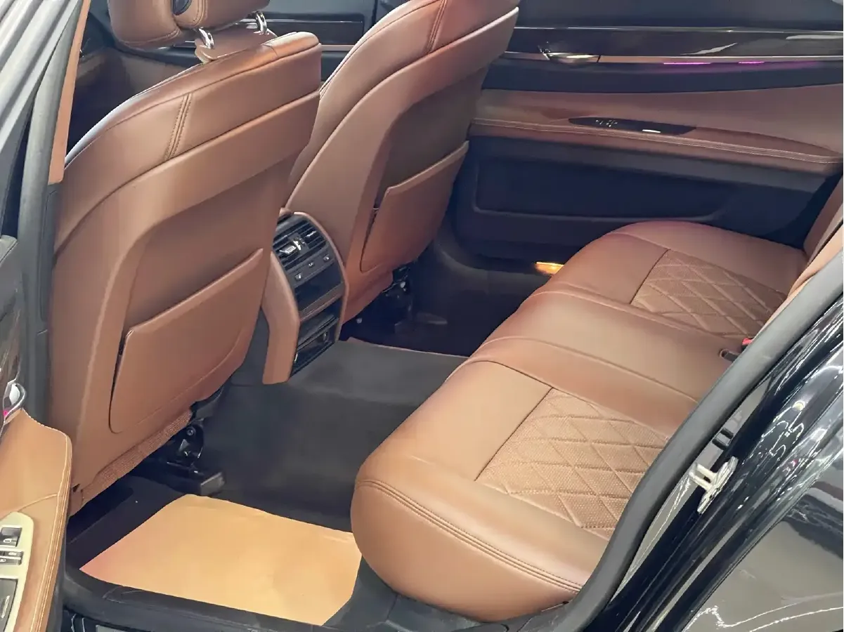 2011 BMW 7 Series 3.0L 258HP L6 6AT,autocango,china used car exporter,china ev exporter,chinese used car exporter,chinese used ev exporter