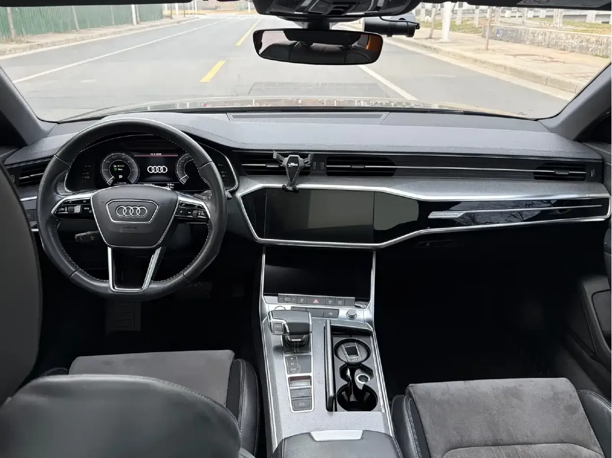 2020 Audi A6L 2.0T 252HP L4 7DCT PHEV 14.1KWH,autocango,china used car exporter,china ev exporter,chinese used car exporter,chinese used ev exporter