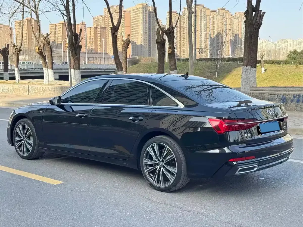 2021 Audi A6L 2.0T 224HP L4 7DCT,autocango,china used car exporter,china ev exporter,chinese used car exporter,chinese used ev exporter