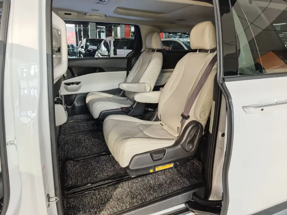 2021 Kia Carnival 2.0T 233HP L4 8AT,autocango,china used car exporter,china ev exporter,chinese used car exporter,chinese used ev exporter