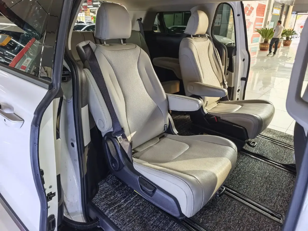 2021 Kia Carnival 2.0T 233HP L4 8AT,autocango,china used car exporter,china ev exporter,chinese used car exporter,chinese used ev exporter