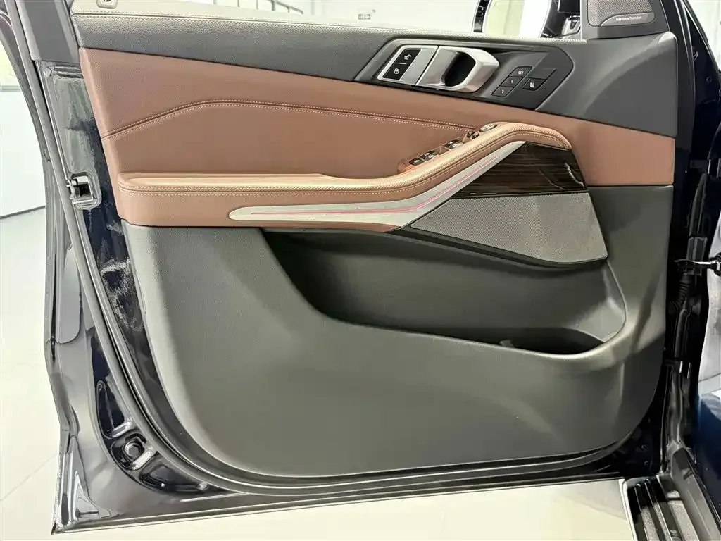 2020 BMW X5 3.0T 340HP L6 8AT,autocango,china used car exporter,china ev exporter,chinese used car exporter,chinese used ev exporter