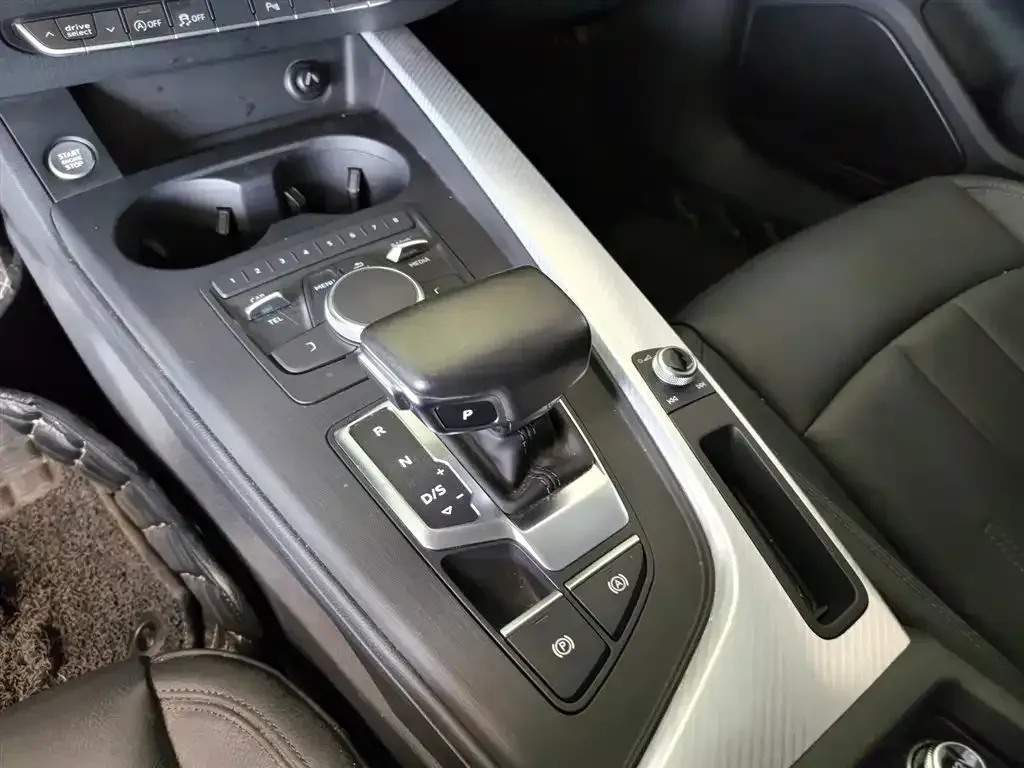 2017 Audi A4L 2.0T 190HP L4 7DCT,autocango,china used car exporter,china ev exporter,chinese used car exporter,chinese used ev exporter