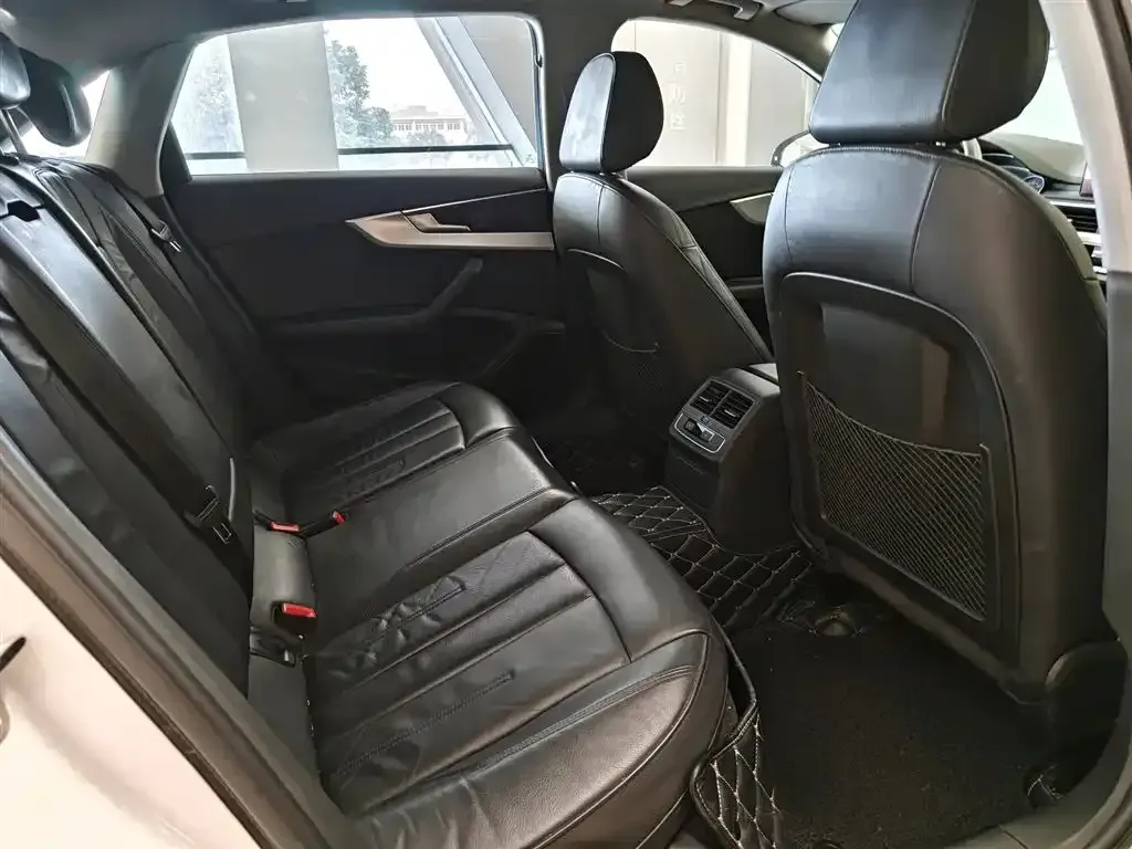 2017 Audi A4L 2.0T 190HP L4 7DCT,autocango,china used car exporter,china ev exporter,chinese used car exporter,chinese used ev exporter