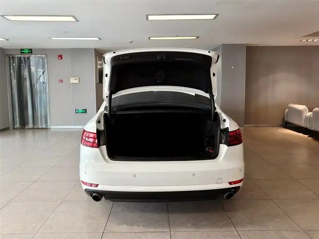 2017 Audi A4L 2.0T 190HP L4 7DCT,autocango,china used car exporter,china ev exporter,chinese used car exporter,chinese used ev exporter