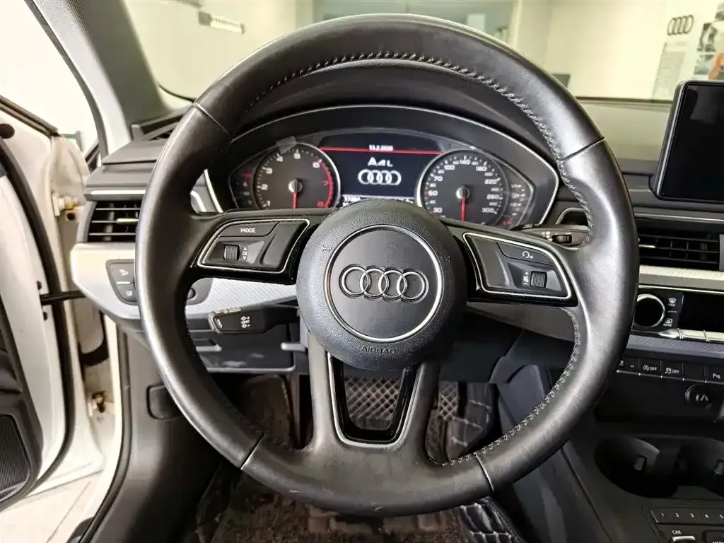 2017 Audi A4L 2.0T 190HP L4 7DCT,autocango,china used car exporter,china ev exporter,chinese used car exporter,chinese used ev exporter