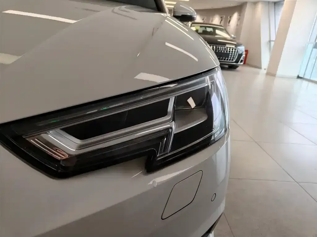 2017 Audi A4L 2.0T 190HP L4 7DCT,autocango,china used car exporter,china ev exporter,chinese used car exporter,chinese used ev exporter