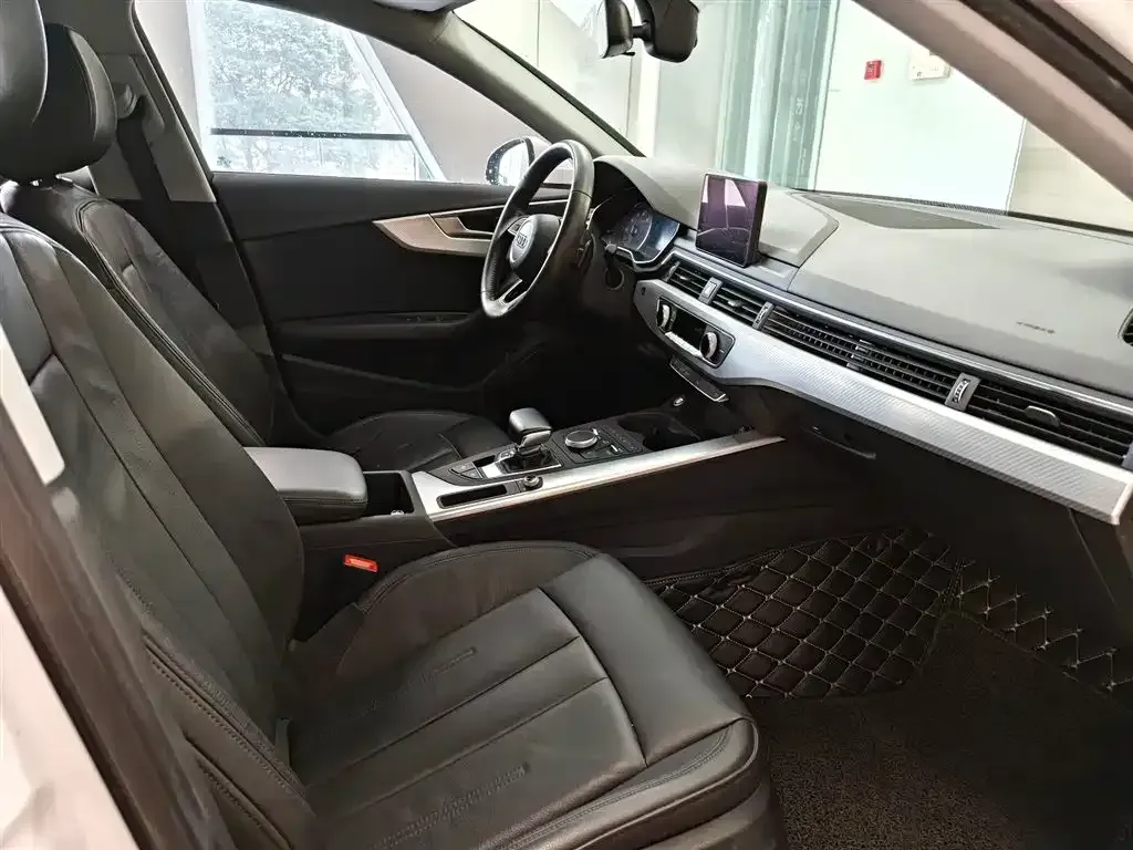 2017 Audi A4L 2.0T 190HP L4 7DCT,autocango,china used car exporter,china ev exporter,chinese used car exporter,chinese used ev exporter