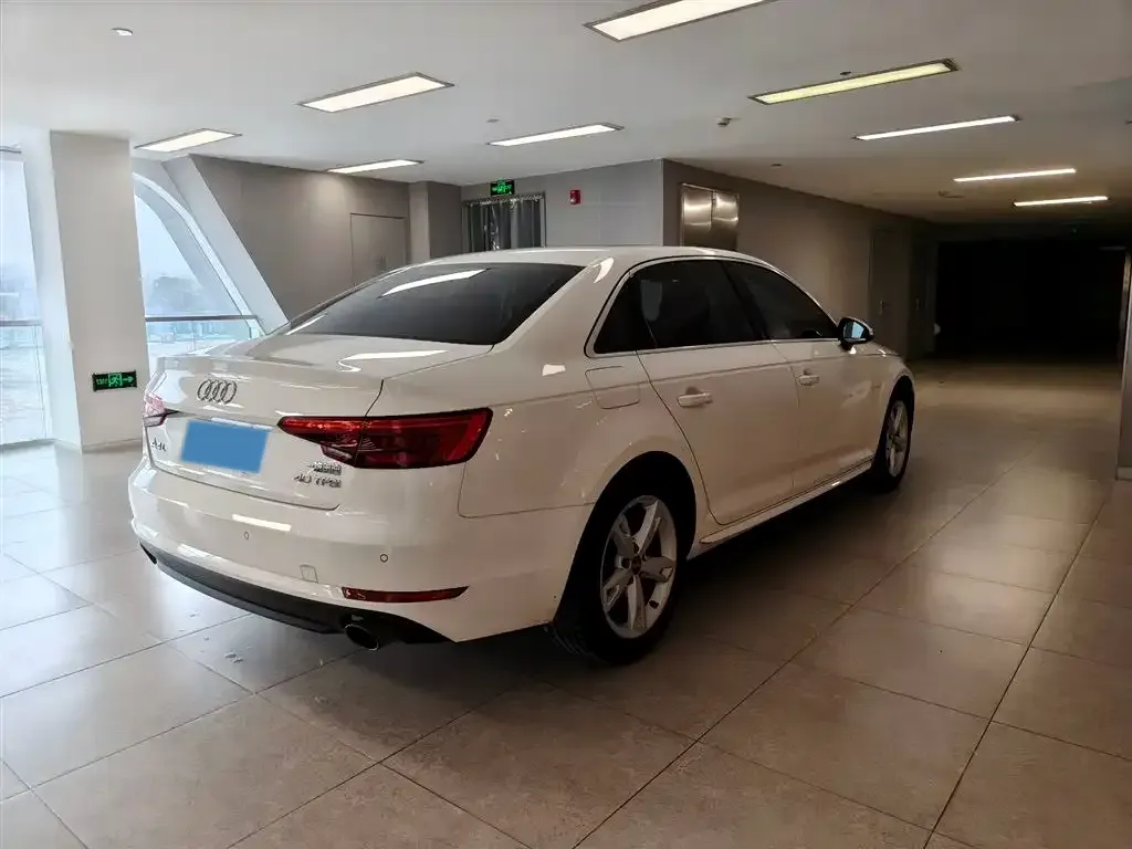 2017 Audi A4L 2.0T 190HP L4 7DCT,autocango,china used car exporter,china ev exporter,chinese used car exporter,chinese used ev exporter