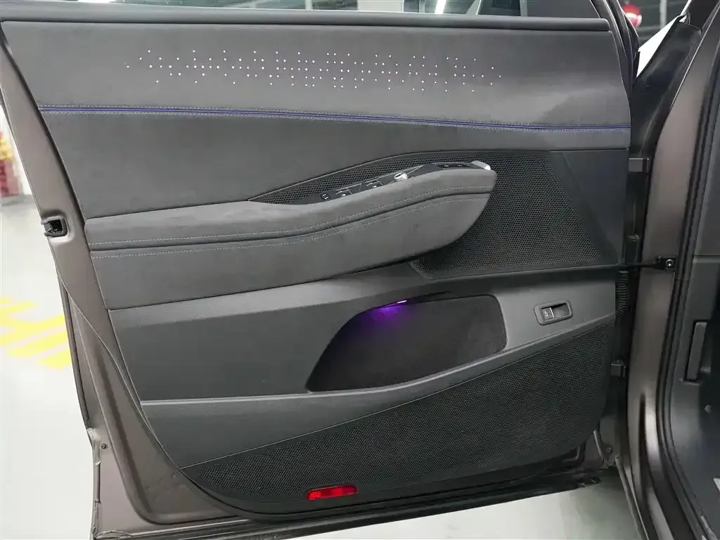 2025 Volkswagen Teramont 2.0T 272HP L4 7DCT,autocango,china used car exporter,china ev exporter,chinese used car exporter,chinese used ev exporter