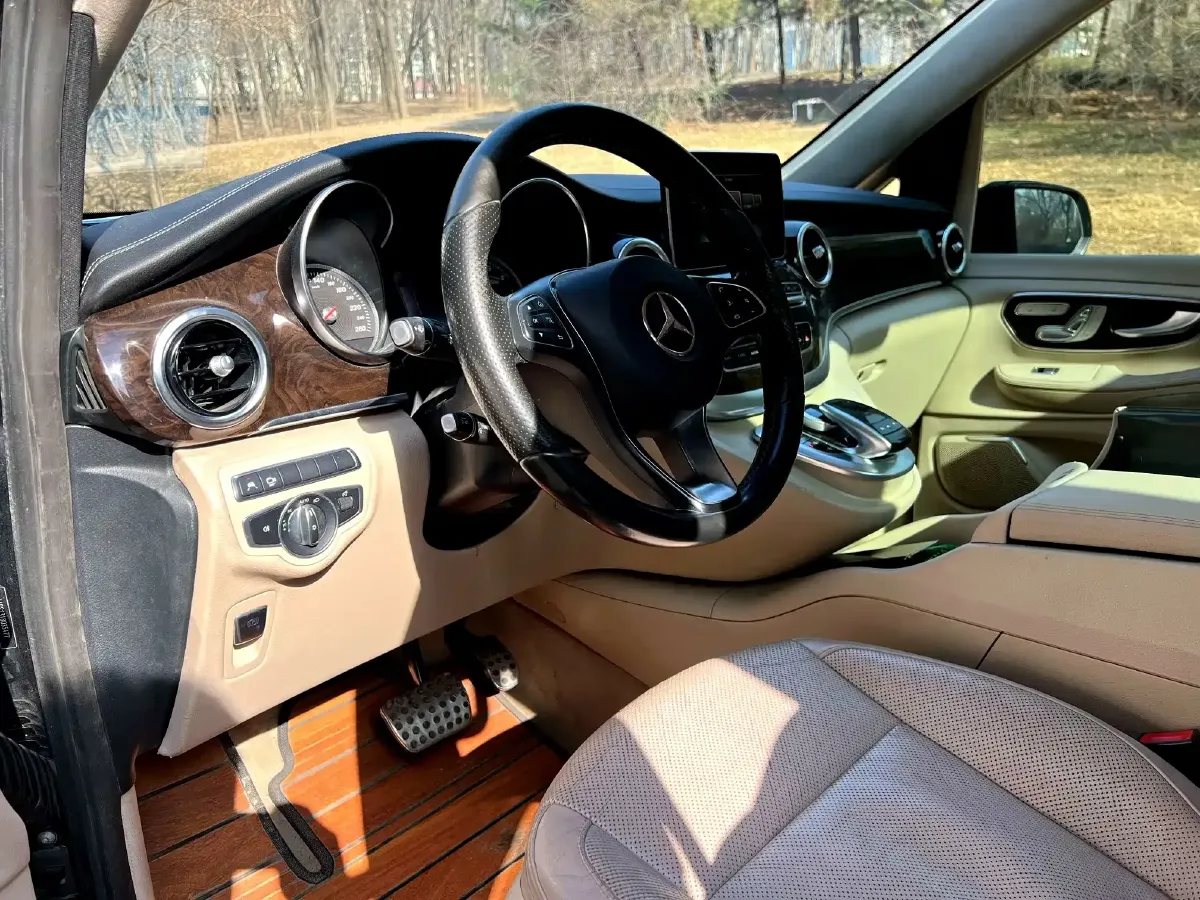 2017 Mercedes-Benz V Class 2.0T 211HP L4 7AT,autocango,china used car exporter,china ev exporter,chinese used car exporter,chinese used ev exporter