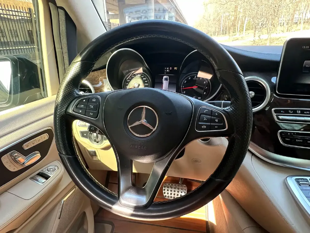 2017 Mercedes-Benz V Class 2.0T 211HP L4 7AT,autocango,china used car exporter,china ev exporter,chinese used car exporter,chinese used ev exporter