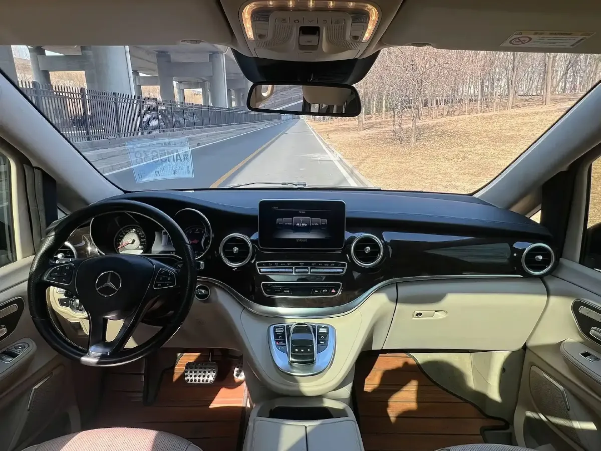 2017 Mercedes-Benz V Class 2.0T 211HP L4 7AT,autocango,china used car exporter,china ev exporter,chinese used car exporter,chinese used ev exporter