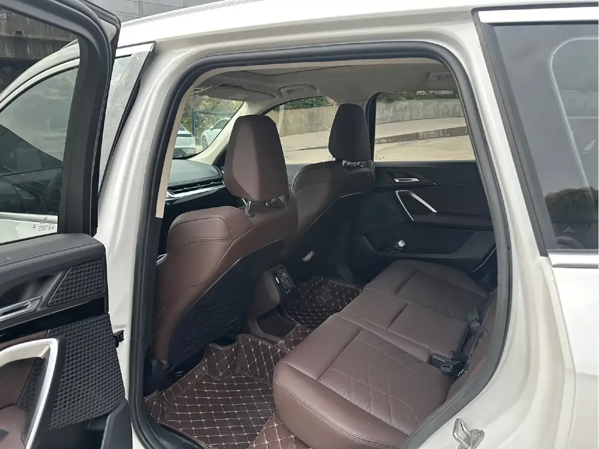 2023 BMW X1 1.5T 156HP L3 7DCT,autocango,china used car exporter,china ev exporter,chinese used car exporter,chinese used ev exporter