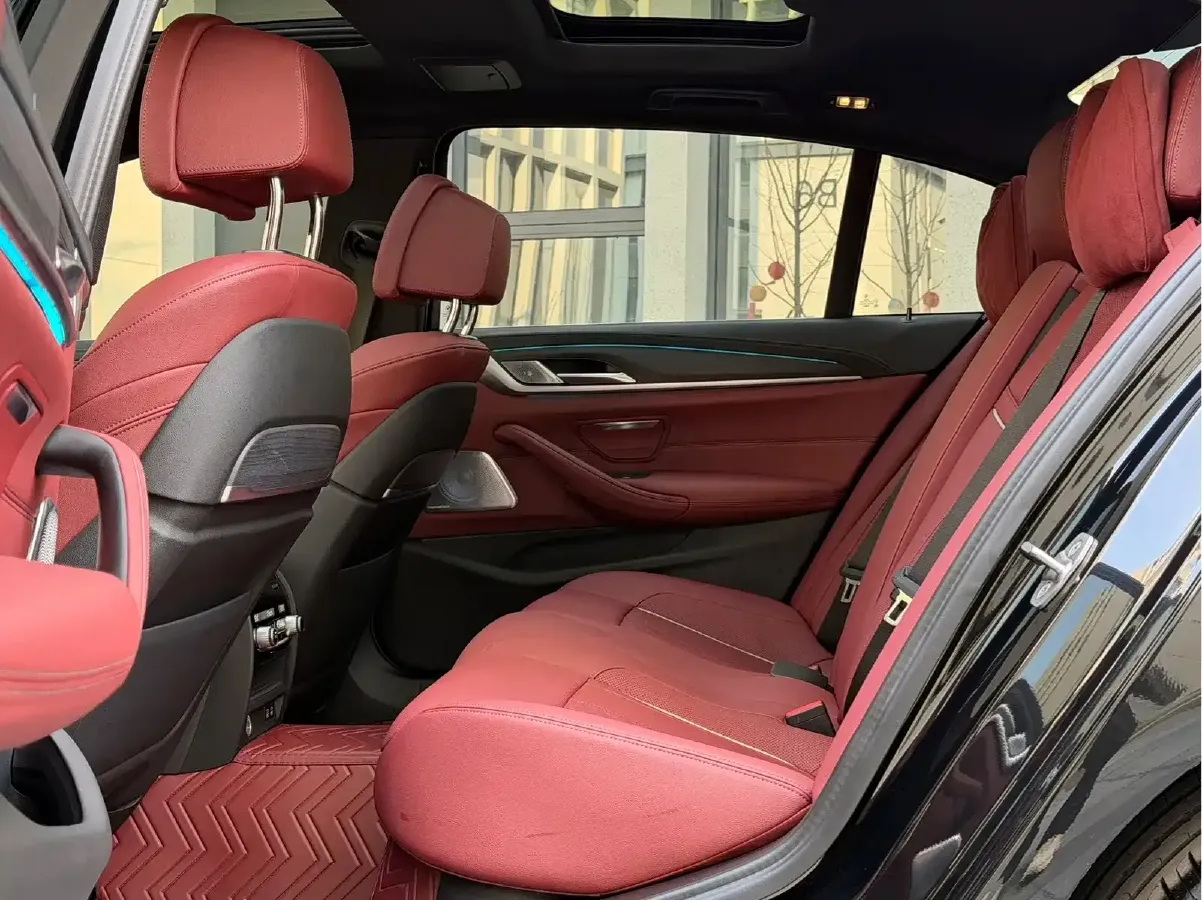 2022 BMW 5 Series 2.0T 252HP L4 8AT,autocango,china used car exporter,china ev exporter,chinese used car exporter,chinese used ev exporter