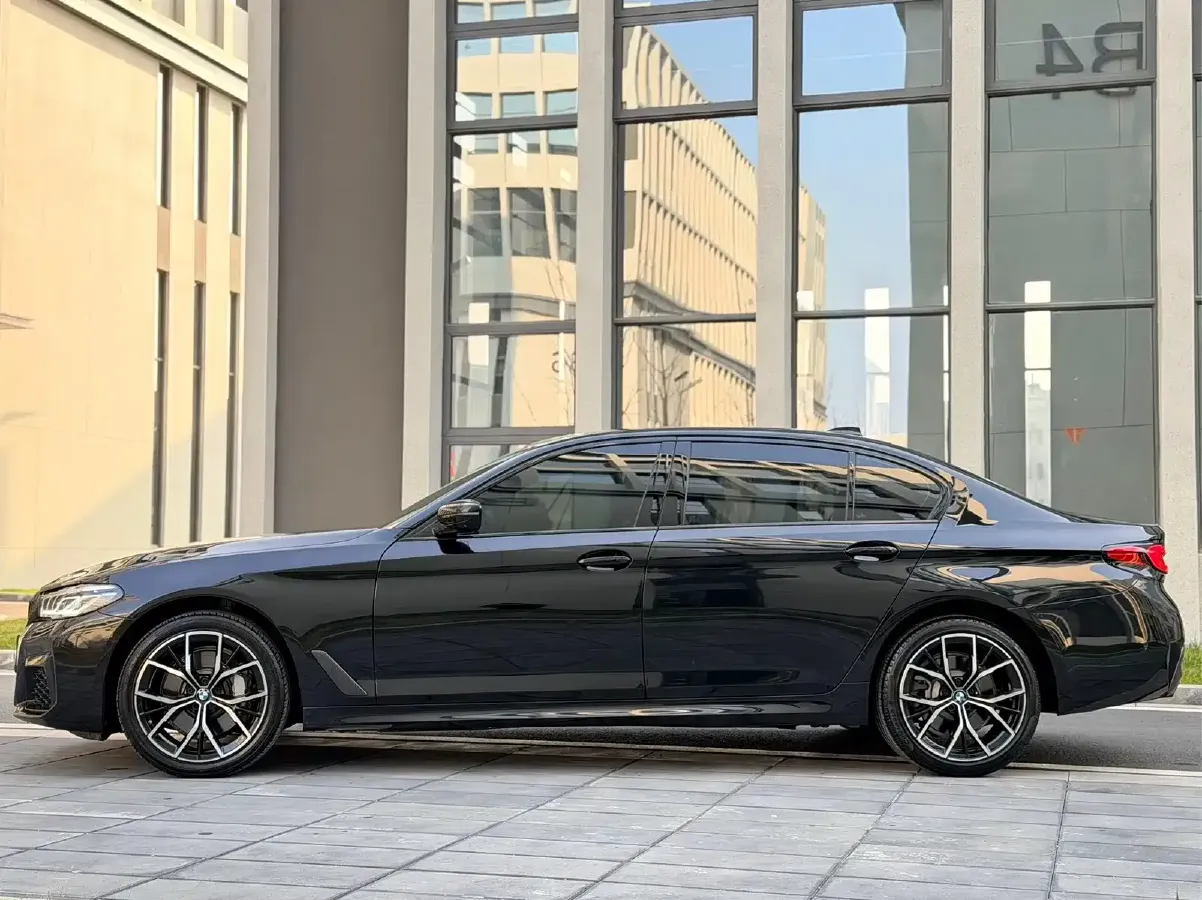 2022 BMW 5 Series 2.0T 252HP L4 8AT,autocango,china used car exporter,china ev exporter,chinese used car exporter,chinese used ev exporter