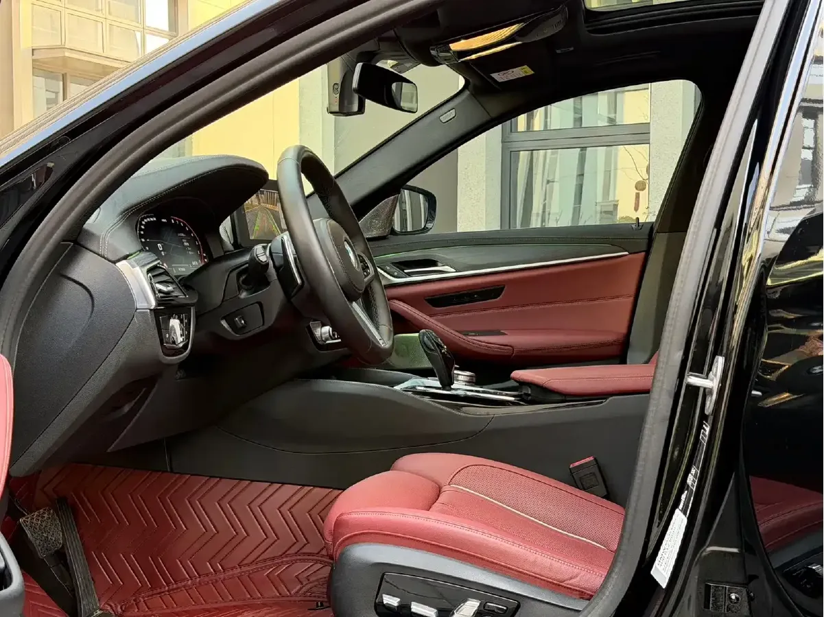 2022 BMW 5 Series 2.0T 252HP L4 8AT,autocango,china used car exporter,china ev exporter,chinese used car exporter,chinese used ev exporter