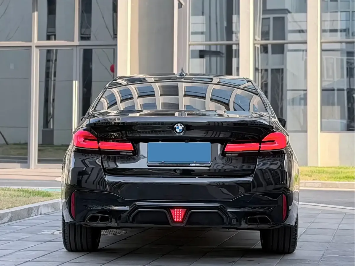 2022 BMW 5 Series 2.0T 252HP L4 8AT,autocango,china used car exporter,china ev exporter,chinese used car exporter,chinese used ev exporter