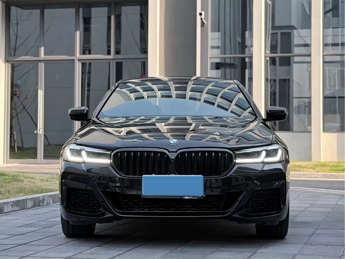 2022 BMW 5 Series 2.0T 252HP L4 8AT,autocango,china used car exporter,china ev exporter,chinese used car exporter,chinese used ev exporter