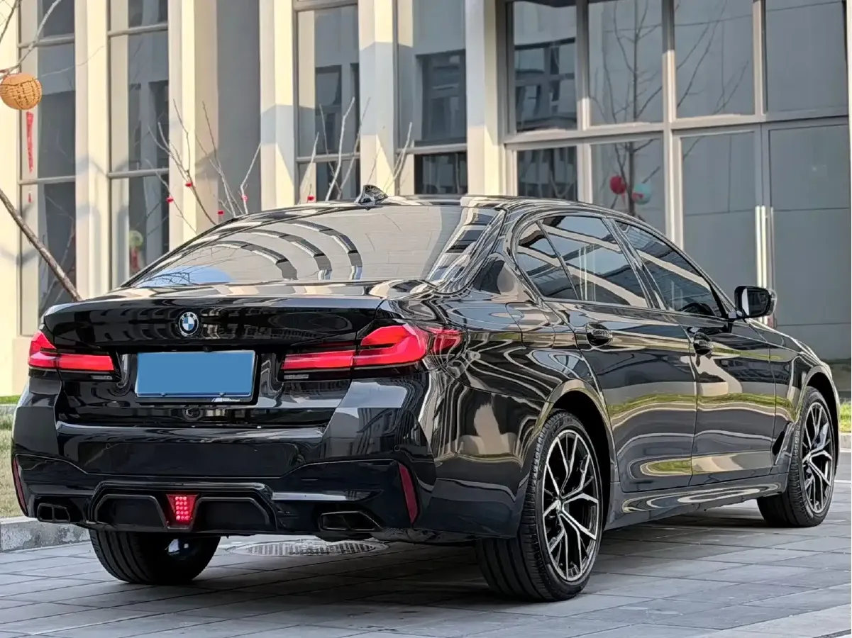 2022 BMW 5 Series 2.0T 252HP L4 8AT,autocango,china used car exporter,china ev exporter,chinese used car exporter,chinese used ev exporter