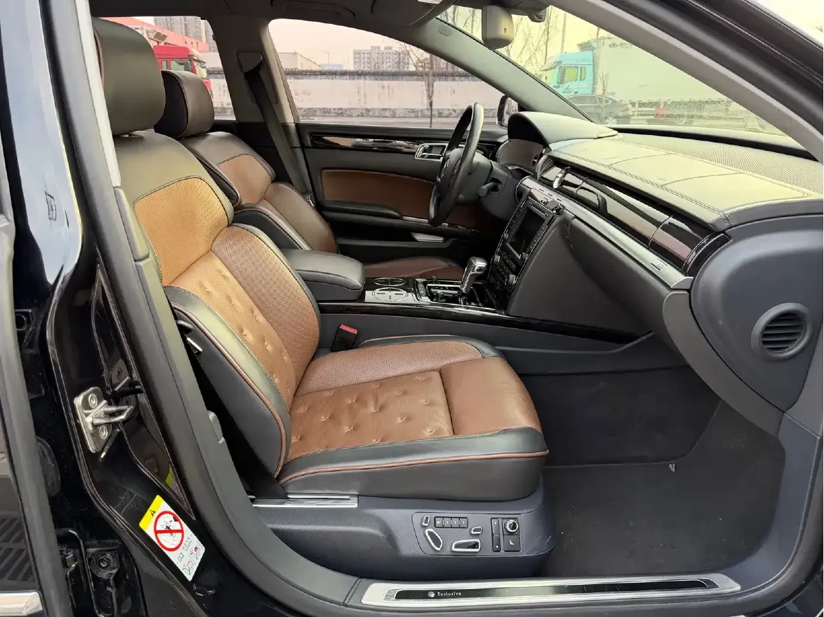 2015 Volkswagen Pheaton 3.0L 250HP V6 6AT,autocango,china used car exporter,china ev exporter,chinese used car exporter,chinese used ev exporter