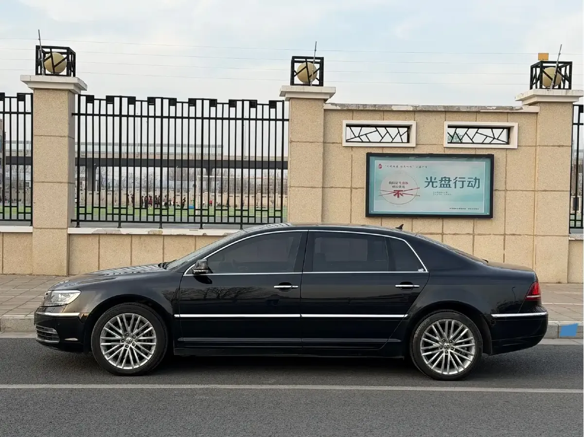 2015 Volkswagen Pheaton 3.0L 250HP V6 6AT,autocango,china used car exporter,china ev exporter,chinese used car exporter,chinese used ev exporter