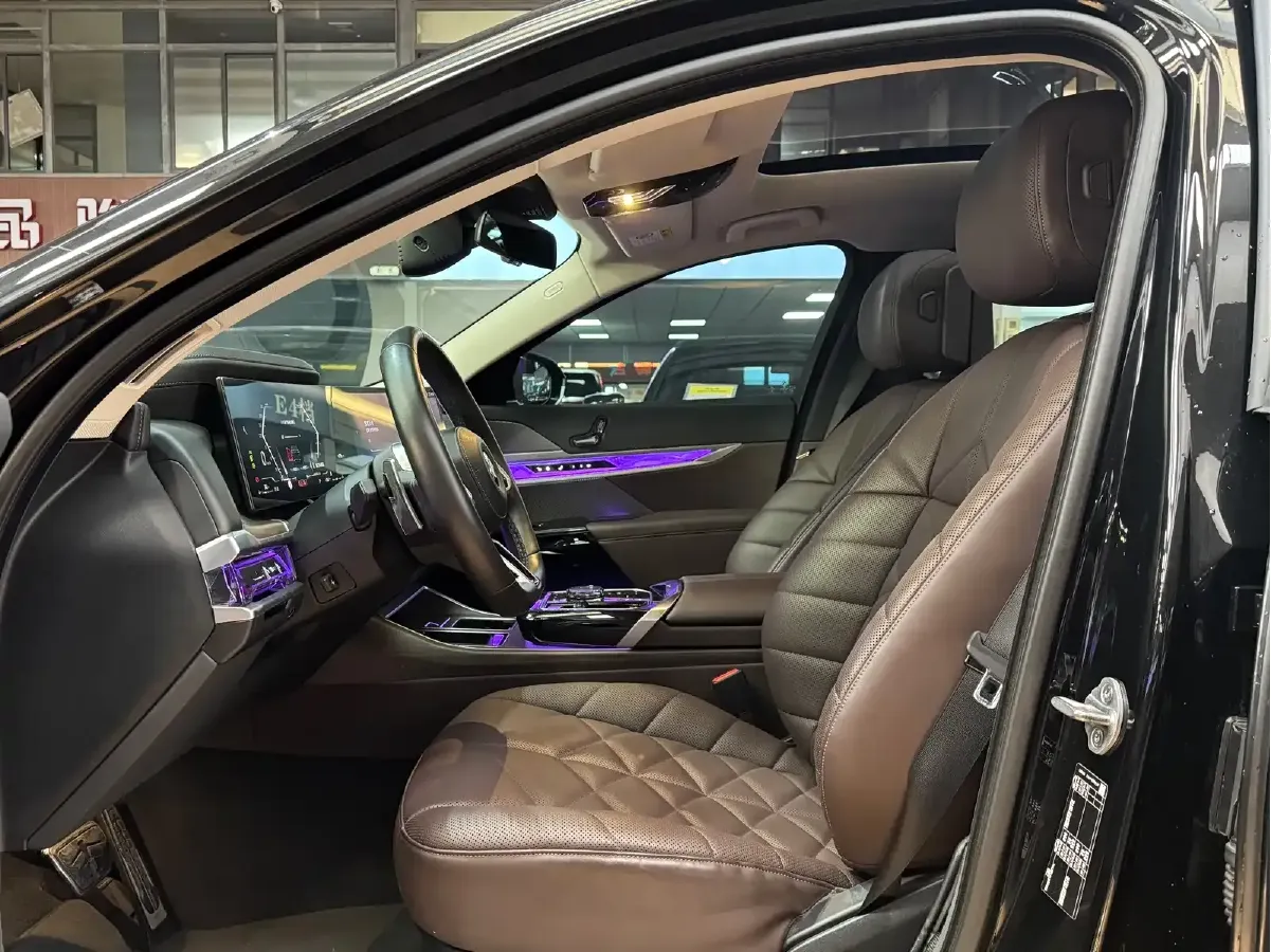 2023 BMW 7 Series 3.0T 272HP L6 8AT,autocango,china used car exporter,china ev exporter,chinese used car exporter,chinese used ev exporter