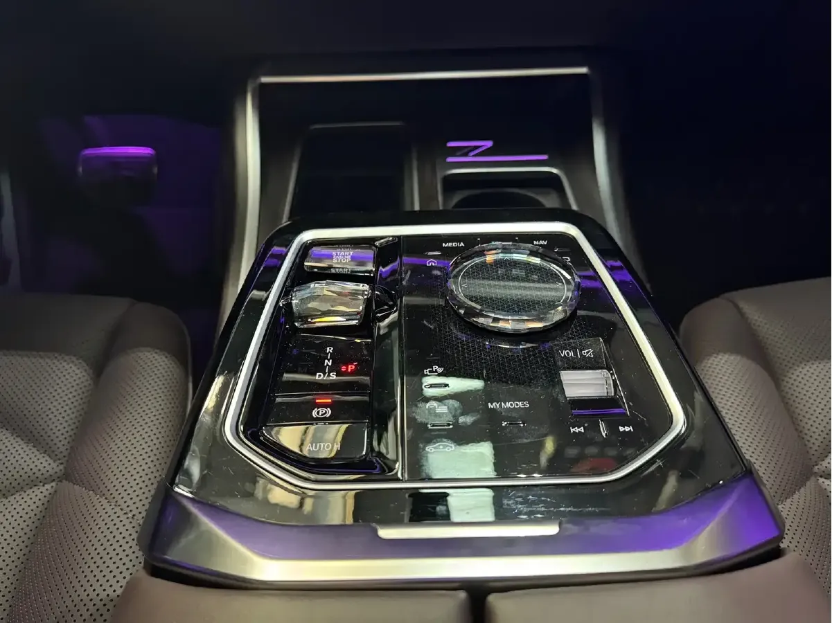 2023 BMW 7 Series 3.0T 272HP L6 8AT,autocango,china used car exporter,china ev exporter,chinese used car exporter,chinese used ev exporter