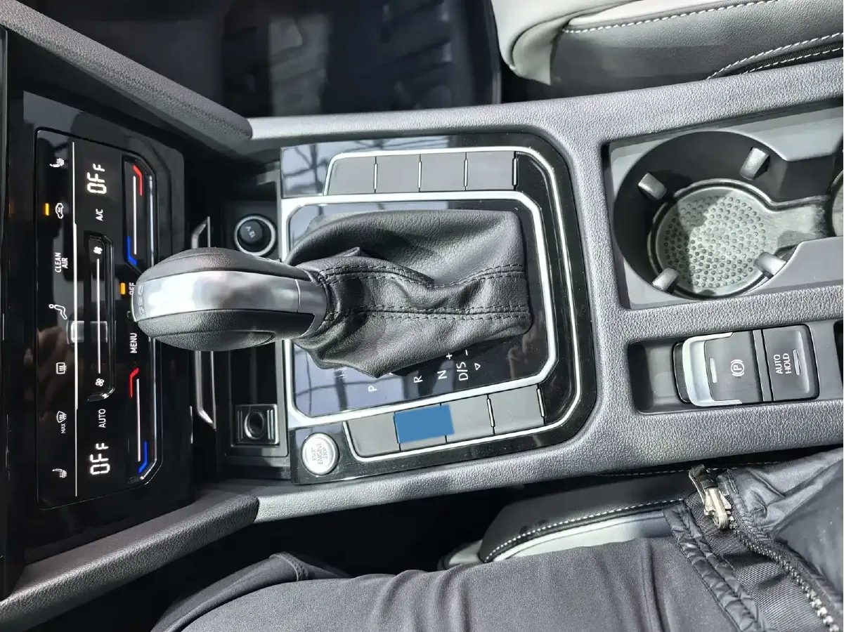 2025 Volkswagen Magotan 2.0T 186HP L4 7DCT,autocango,china used car exporter,china ev exporter,chinese used car exporter,chinese used ev exporter