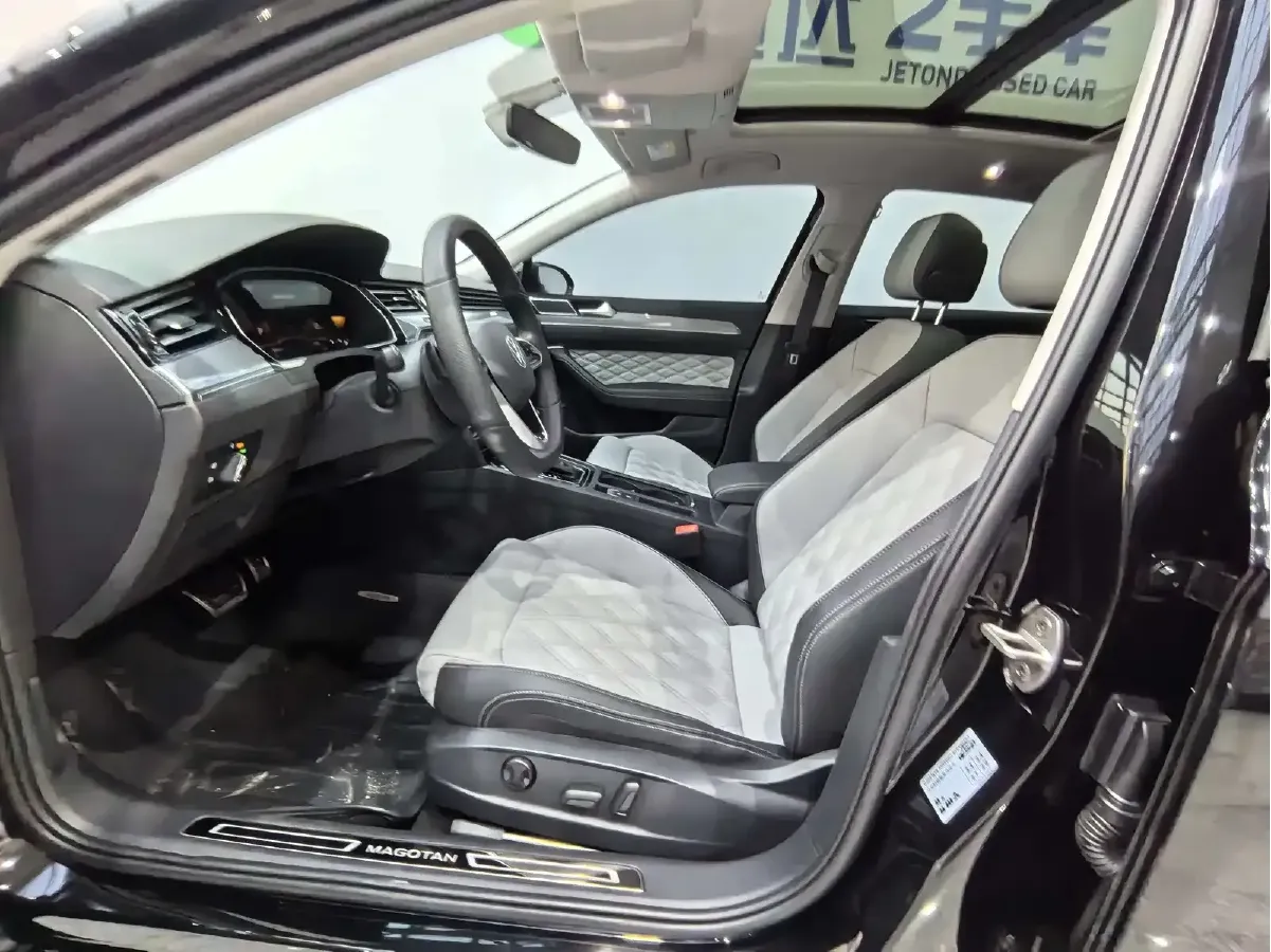2025 Volkswagen Magotan 2.0T 186HP L4 7DCT,autocango,china used car exporter,china ev exporter,chinese used car exporter,chinese used ev exporter