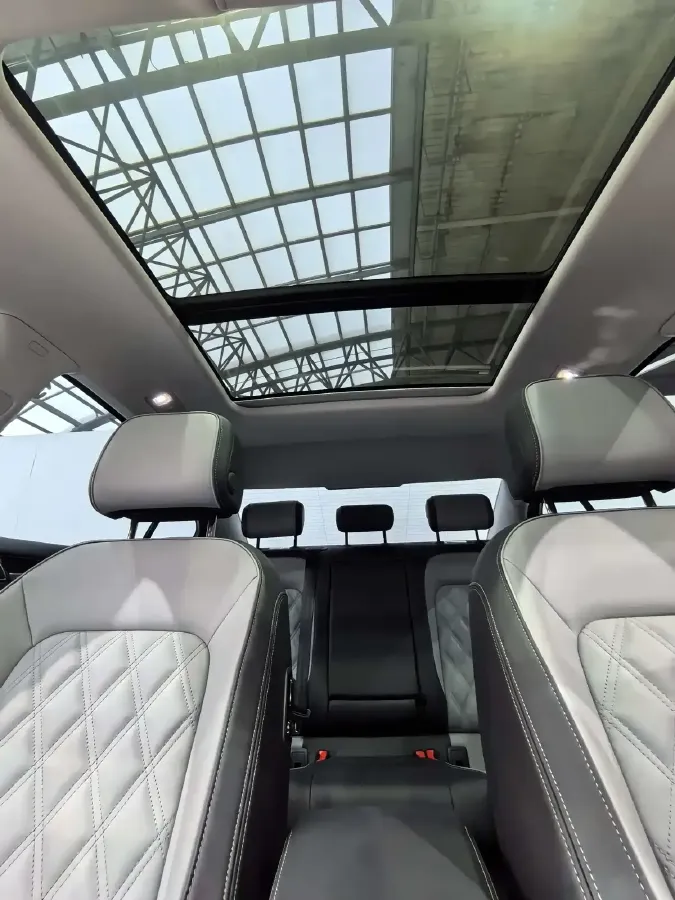 2025 Volkswagen Magotan 2.0T 186HP L4 7DCT,autocango,china used car exporter,china ev exporter,chinese used car exporter,chinese used ev exporter