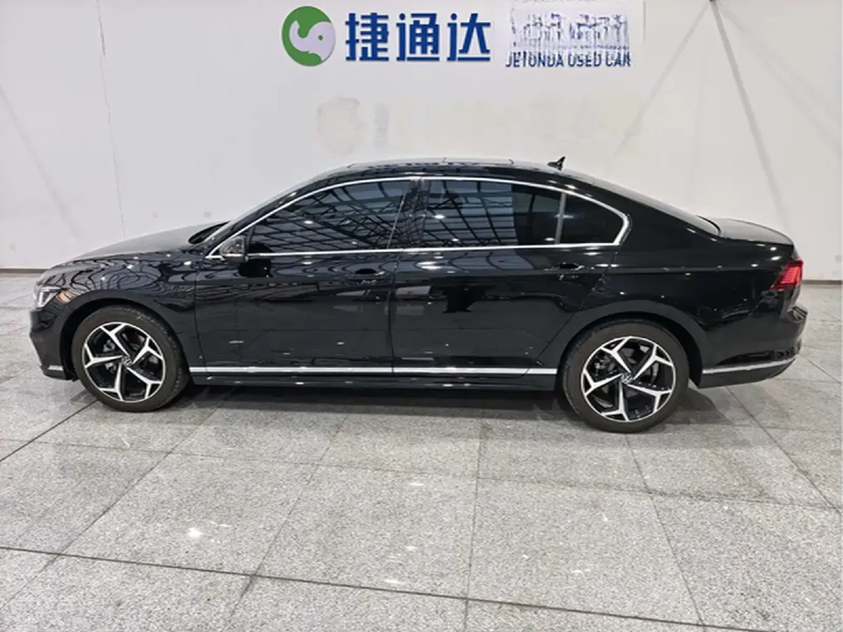 2025 Volkswagen Magotan 2.0T 186HP L4 7DCT,autocango,china used car exporter,china ev exporter,chinese used car exporter,chinese used ev exporter