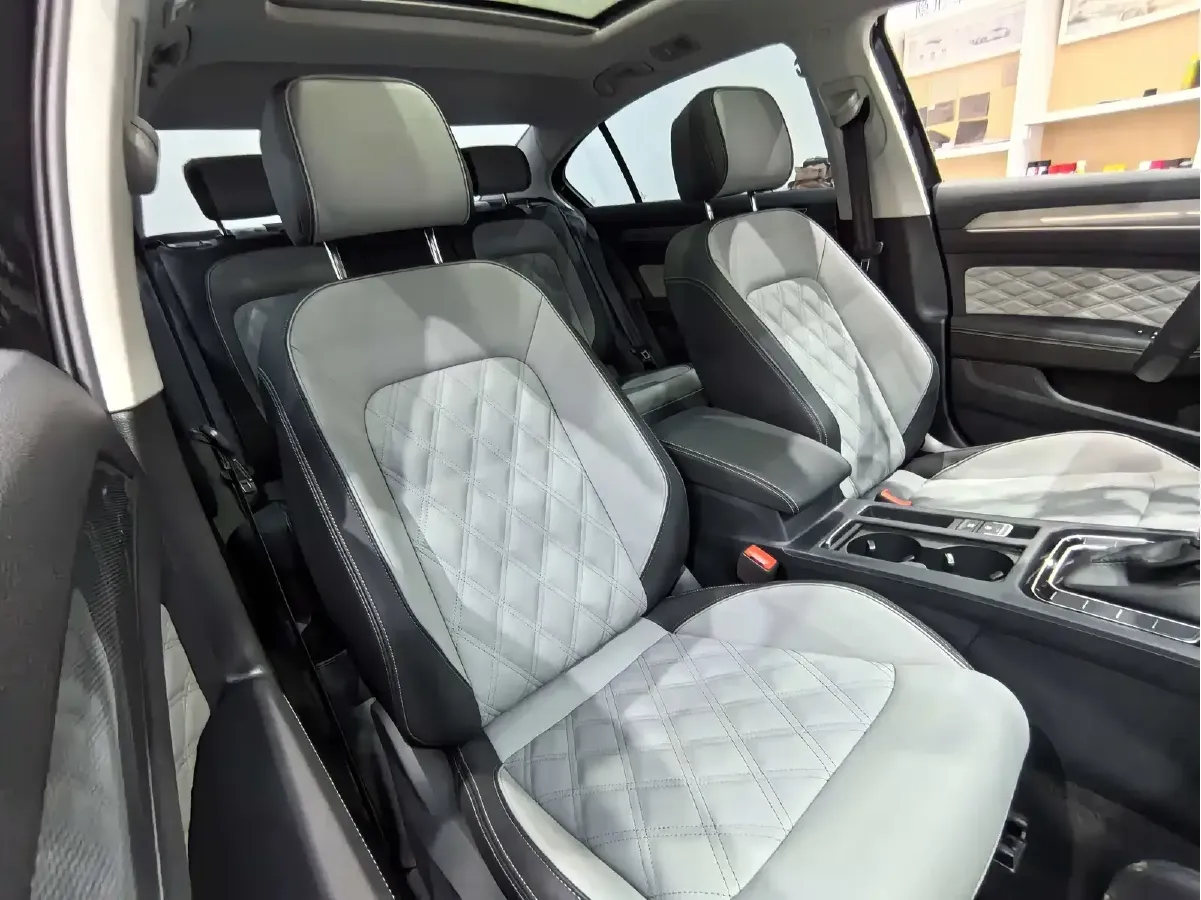 2025 Volkswagen Magotan 2.0T 186HP L4 7DCT,autocango,china used car exporter,china ev exporter,chinese used car exporter,chinese used ev exporter